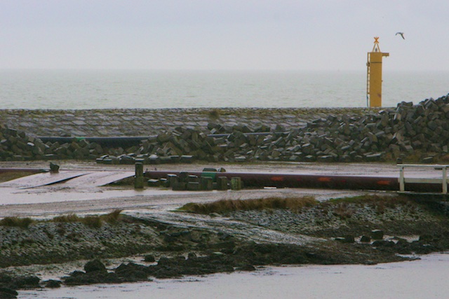 Breezanddijk, met zicht op zout-inlaat Pilot-installatie Blue Energy
