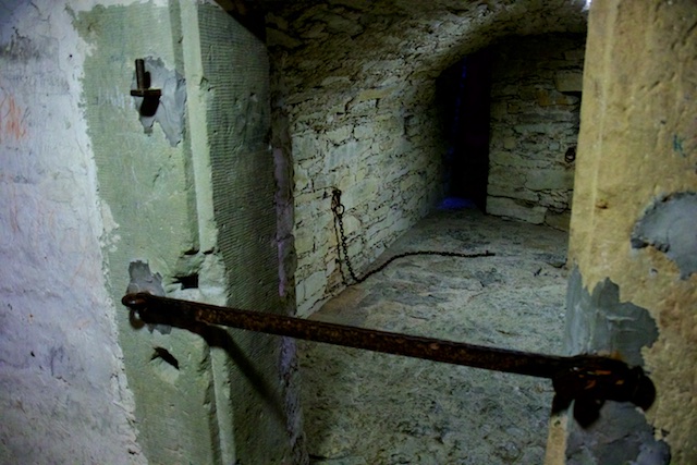 Gevangenenkelder onder Wewelsburg. Foltering en opsluiting, het is van alle volken en alle tijden, of het nu voor vervolging van Heksen was of Joden