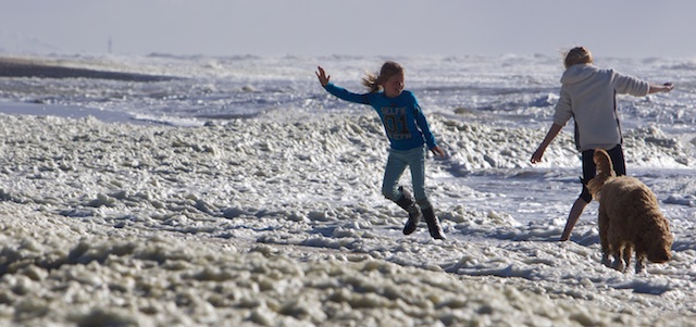 Helse paniek vandaag over de zeespiegel bij Katwijk aan Zee