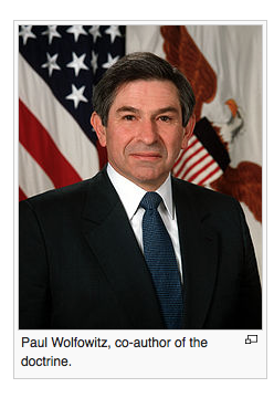 Screenshot Paul Wolfowitz, architect inval in Irak met leugen over 'massavernietigingswapens'., later president Wereldbank
